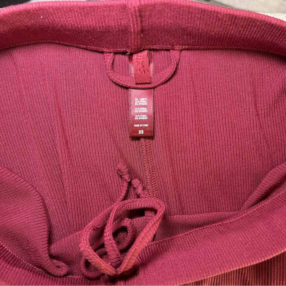 Skims Ribbed Lounge Shorts Burgundy Size Extra Small - Picture 3 of 7